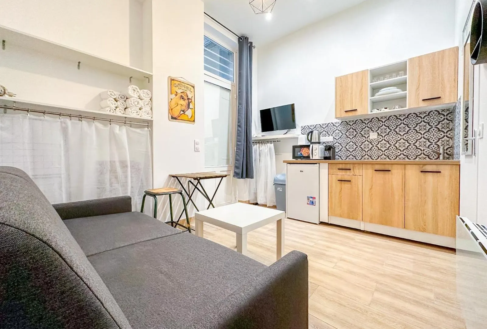 Marais - Canal St Martin 20M2 Paris 0*,  France